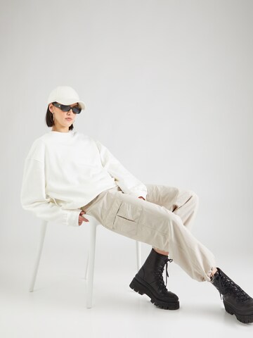 Sweat-shirt 'Paula' WEEKDAY en blanc