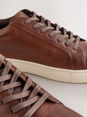 Next Sneaker in Braun