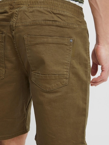 BLEND - Regular Calças em verde