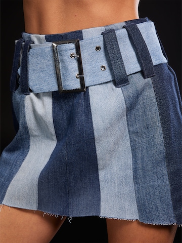 Bella x ABOUT YOU Rok 'Upcycled' in Blauw: voorkant