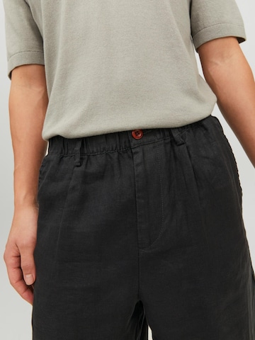 Loosefit Pantaloni con pieghe 'Karl Matsson' di JACK & JONES in nero