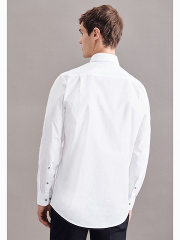 Coupe regular Chemise business SEIDENSTICKER en blanc