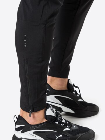 Effilé Pantalon de sport PUMA en noir