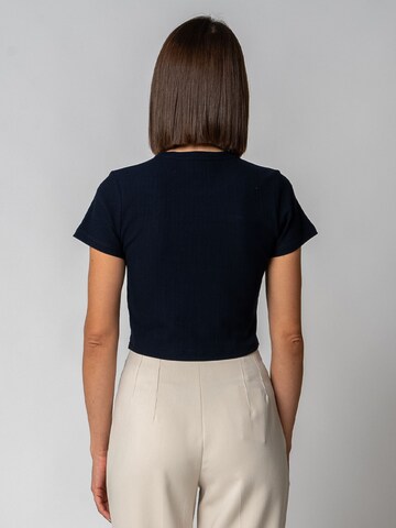 GORG Shirt 'Geripptes Cropped T-Shirt' in Blau