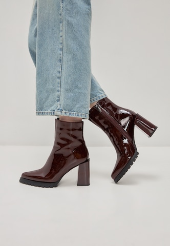 CESARE GASPARI Stiefelette in Rot