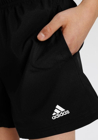 ADIDAS SPORTSWEAR - Regular Calças de desporto 'Essentials Small Logo Chelsea' em preto