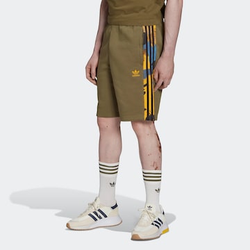 ADIDAS ORIGINALS Trousers in Green: front