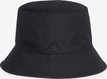 Chapeaux Calvin Klein en noir : devant