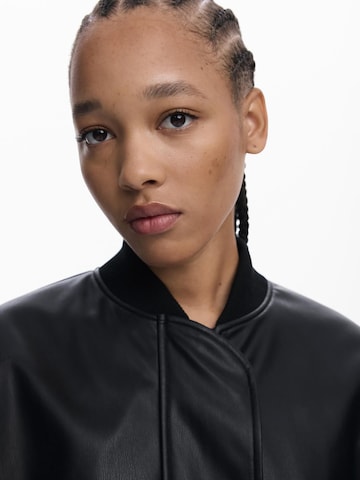 Cape Desigual en noir
