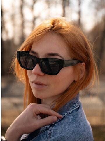 VEYREY Sunglasses in Black