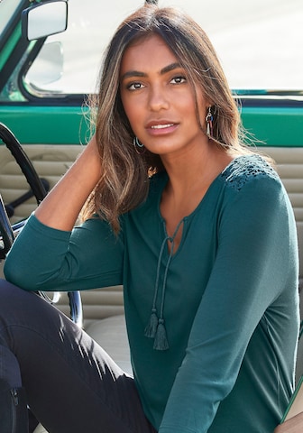 LASCANA Shirt in Green: front