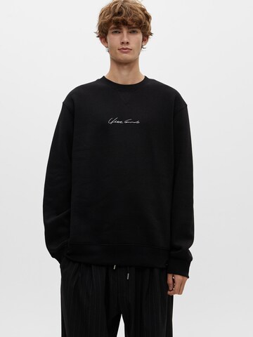 Pull&Bear Sweatshirt in Zwart: voorkant