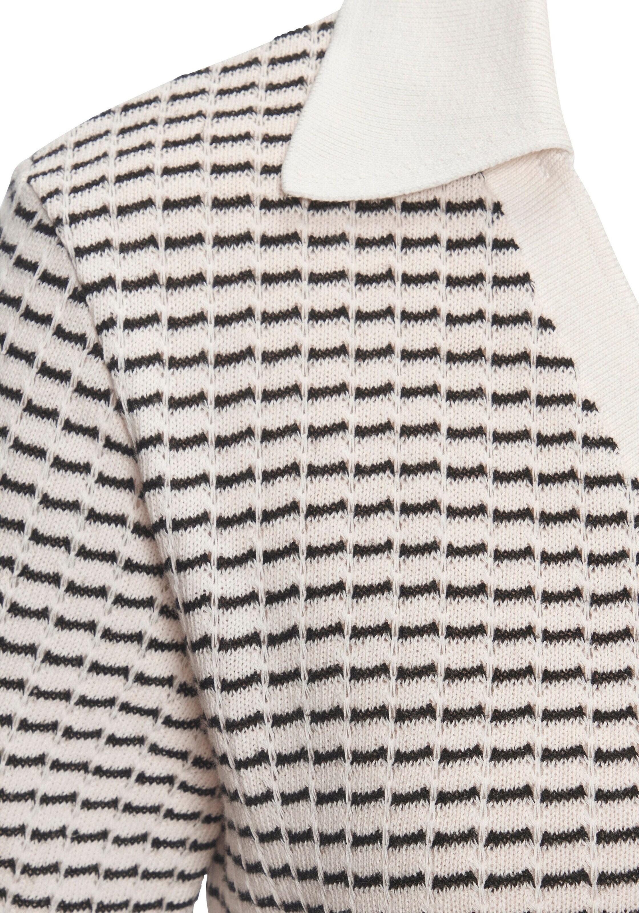 Tricou de la VIVANCE pe alb