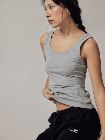 Top 'Canotta' di OWN Off With Nature in grigio