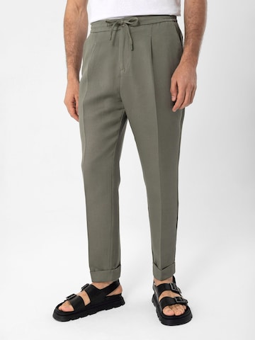 Regular Pantalon à plis Antioch en vert : devant