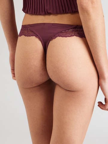 Hunkemöller Стринг в червено