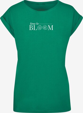 Merchcode T-Shirt 'Time To Bloom' in Grün: predná strana