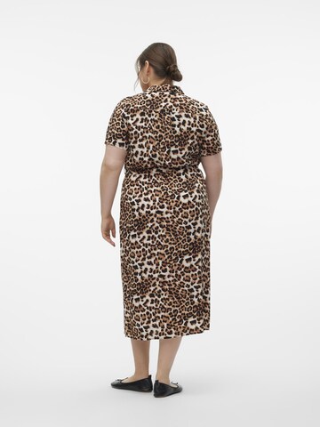 Robe-chemise 'EASY' Vero Moda Curve en marron