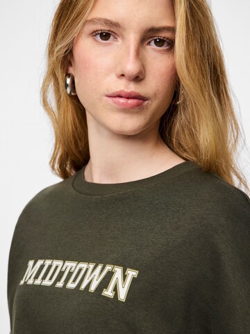 Sweat-shirt 'PCRISSO' PIECES en vert