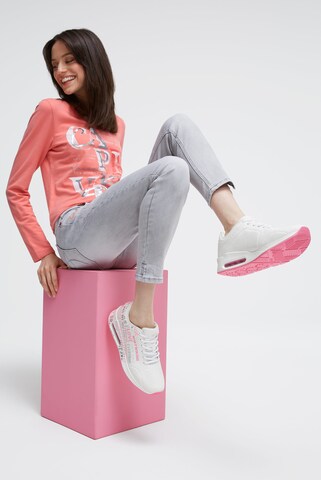 Soccx Sneakers in White: front
