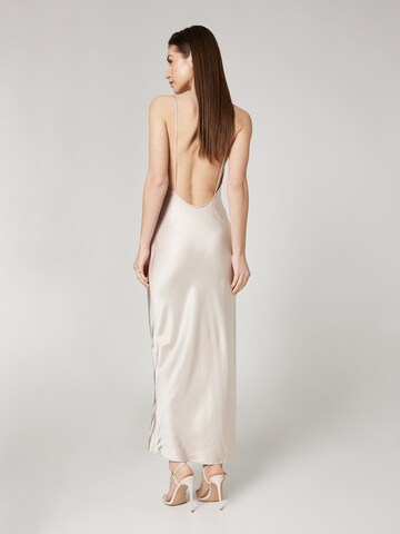 LENI KLUM x ABOUT YOU - Vestido de noche 'Gwen' en blanco