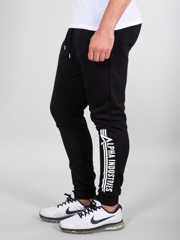 Tapered Pantaloni de la ALPHA INDUSTRIES pe negru