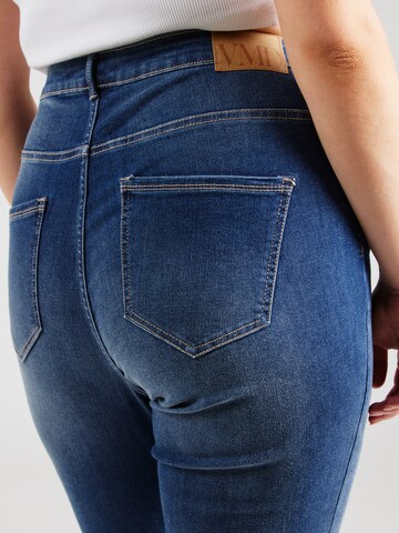 Skinny Jeans 'Phia' di Vero Moda Curve in blu