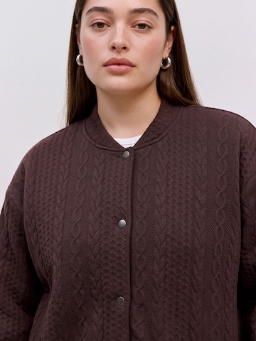 Veste de survêtement 'VMCJanni' Vero Moda Curve en marron