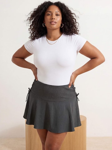 Trendyol Curve - Falda en gris