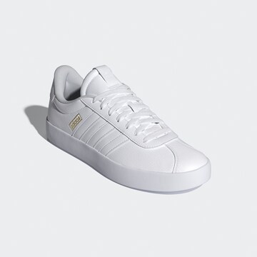 Baskets basses ADIDAS SPORTSWEAR en blanc
