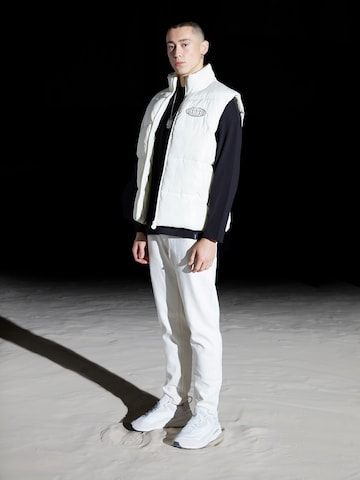 VIERVIER Vest 'Yaren' in White: front