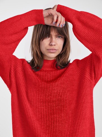 PIECES - Pullover 'Natalee' em vermelho