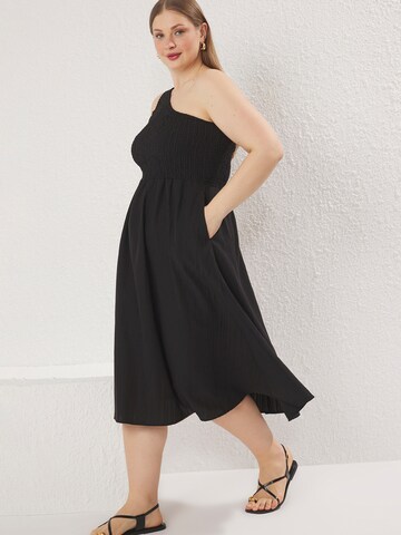 Robe Trendyol Curve en noir