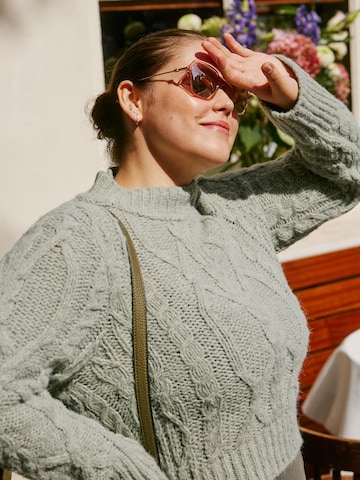 Guido Maria Kretschmer Curvy Pullover 'Elena' inspired by Cita in Grau