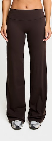 YO-GAYA Leggings 'Ultra Wide Legging' in Bruin: voorkant