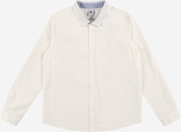 PETIT BATEAU Button Up Shirt in White: front