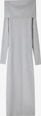 Rochie tricotat de la Bershka pe gri: față