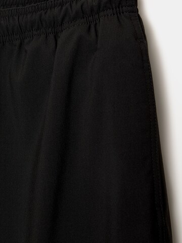 Loosefit Pantaloni de la Pull&Bear pe negru