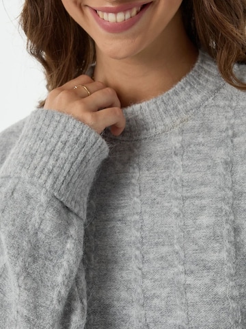 Hiccup Pullover in Grau