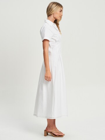 REUX Sukienka koszulowa 'GRAYSEN' w kolorze biały