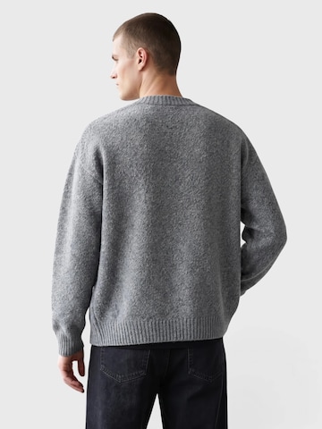 TRAPP Knit Cardigan in Grey