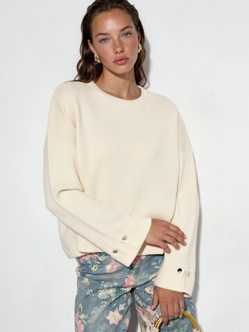 Hiccup Sweter w kolorze biały