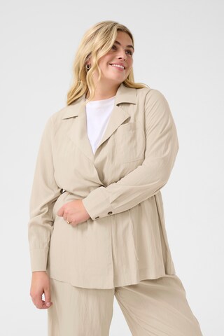 KAFFE CURVE Tussenjas 'Trina' in Beige: voorkant