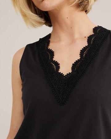 WE Fashion Toppi värissä musta