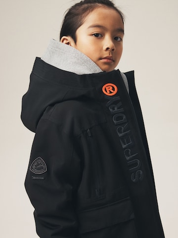 Superdry & Co Talvitakki värissä musta