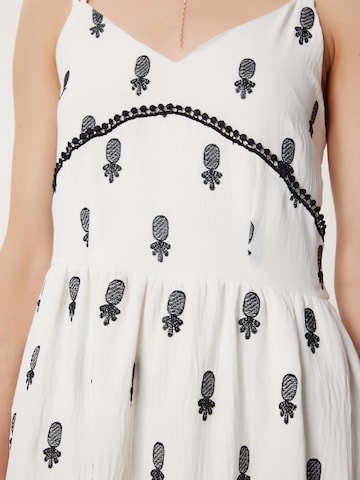 Happiness İstanbul Kjole i hvid