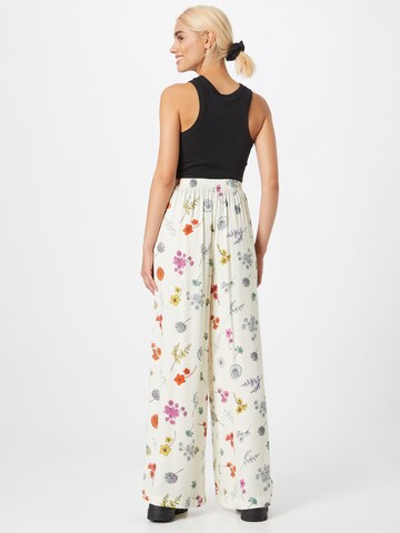 Loosefit Pantaloni de la Nasty Gal pe bej