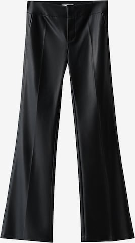 Bershka Levenevä Suorat housut värissä musta: etupuoli