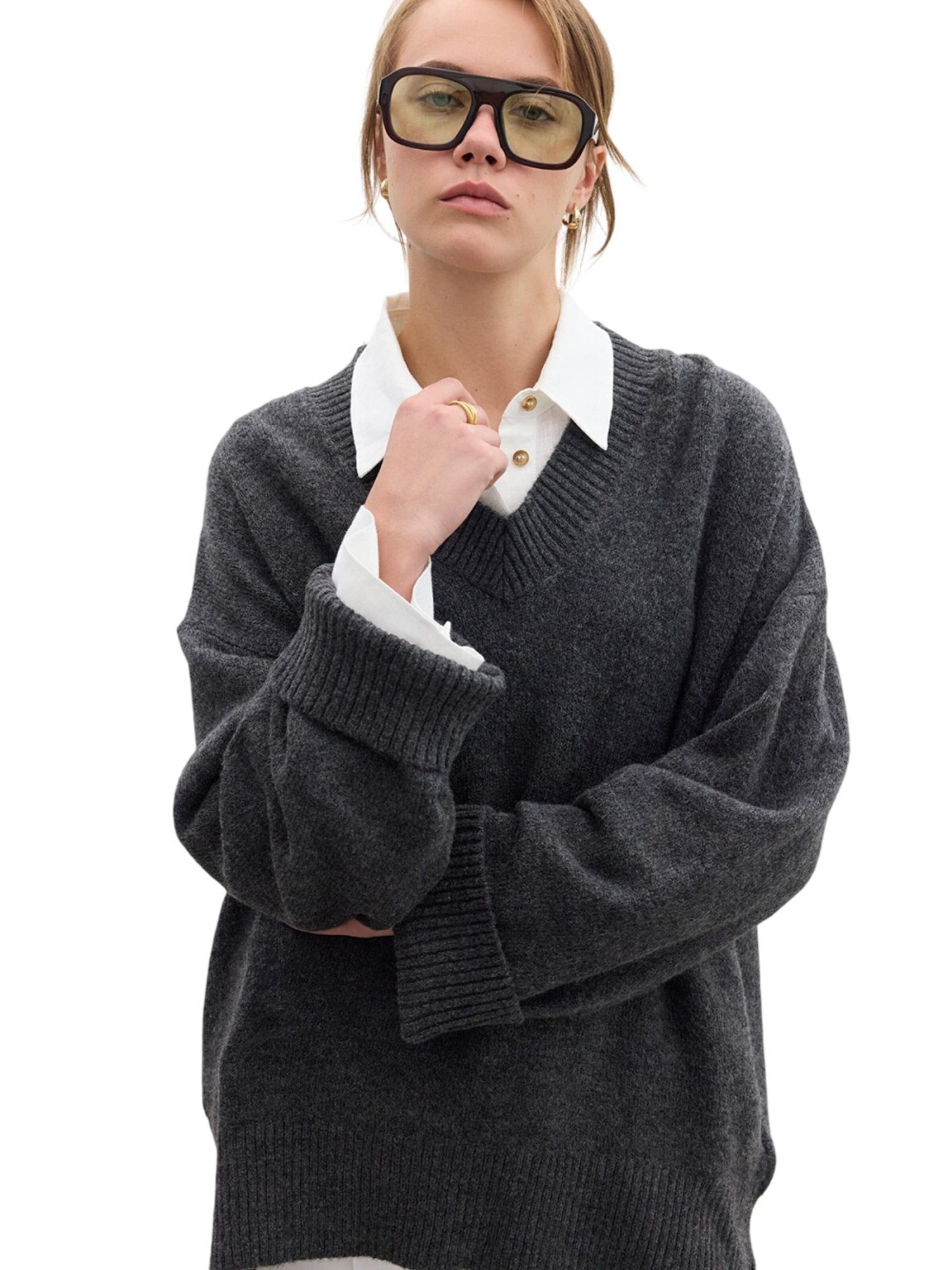 MANUKA Sweatshirt‌‌‌‌‌‌ in Grau