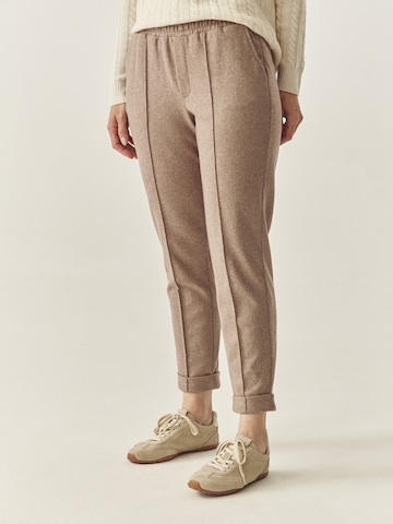 Tapered Pantaloni 'SUMKO' di TATUUM in beige